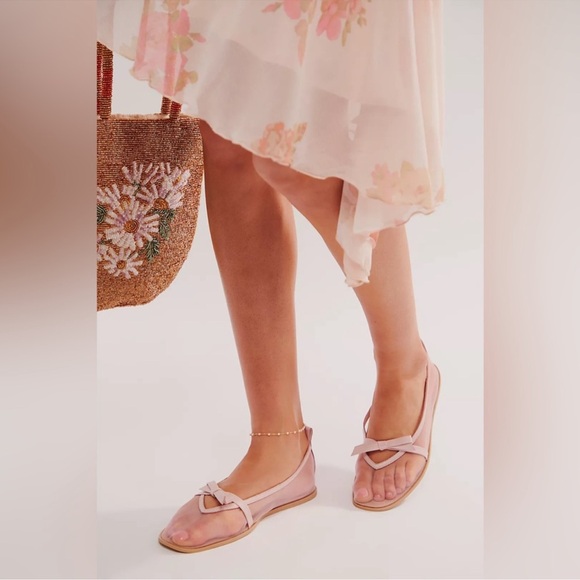 Mesh Mania Bow Flats labeled size 10 but runs big SEE MEASUREMENTS - Picture 2 of 16